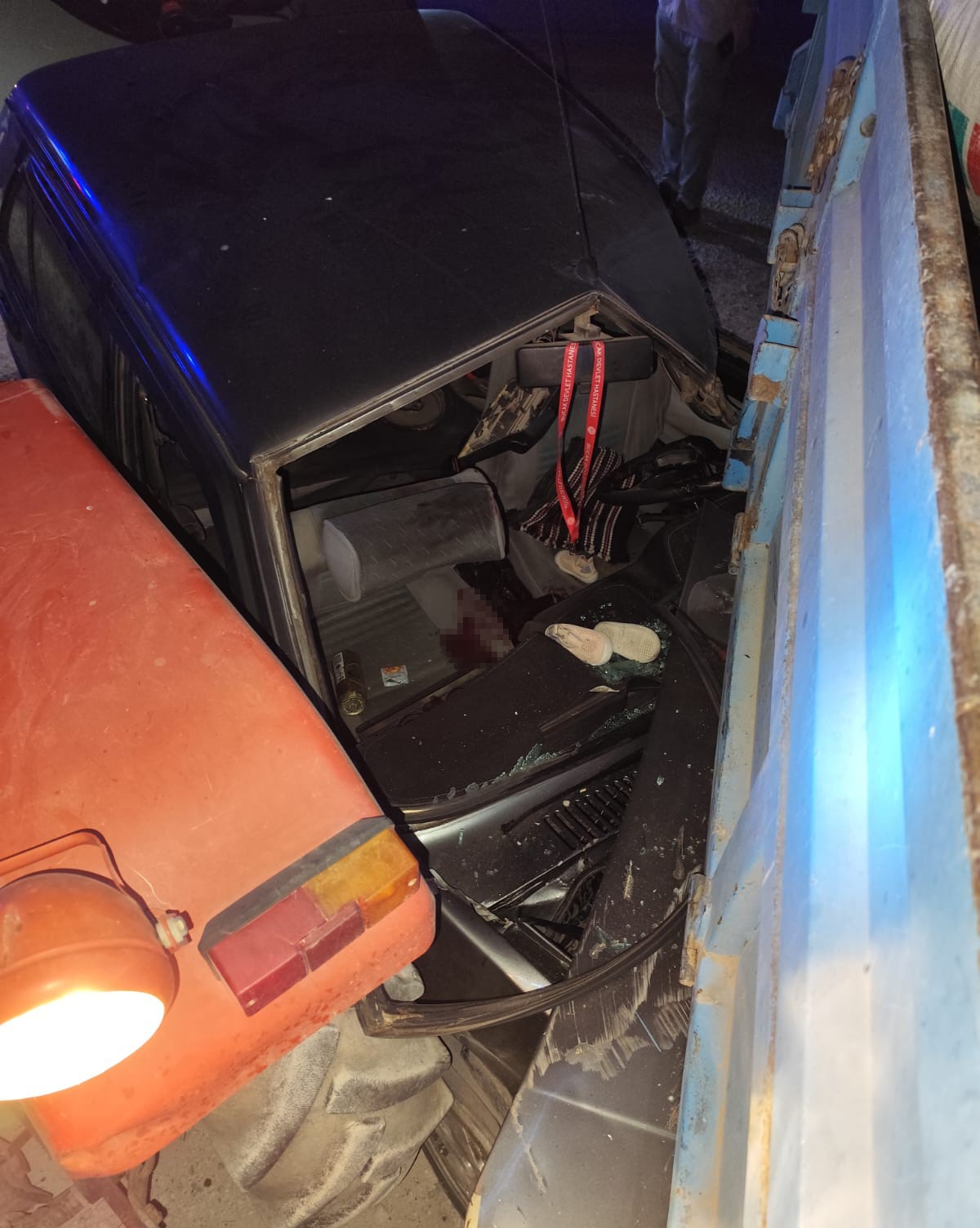 Burdur’da otomobil ile traktör çarpıştı, 1’i ağır 2 yaralı