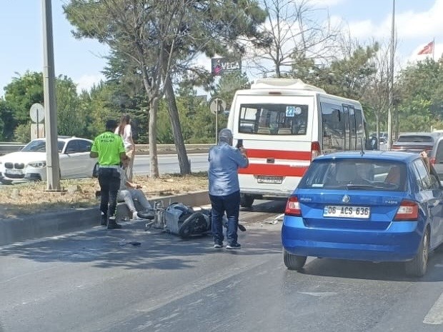 Minibüs ile motosiklet çarpıştı: 1 yaralı