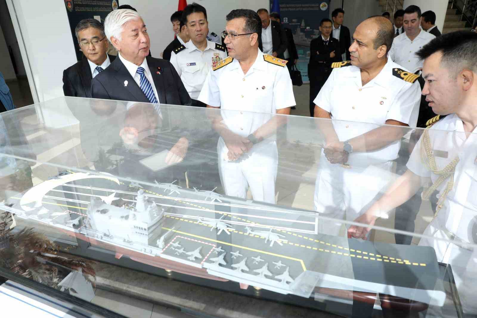 Japonya Savunma Bakanı Nakatani, İstanbul Tersanesi Komutanlığı&rsquo;nı ziyaret etti
