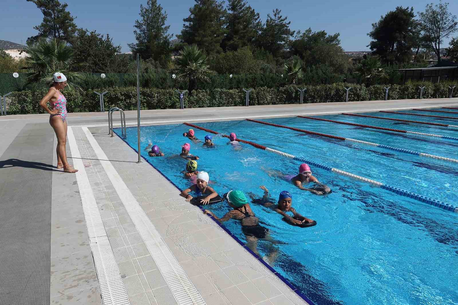 B&uuml;y&uuml;kşehir&rsquo;den &ccedil;ocuklara &uuml;cretsiz y&uuml;zme kursu
