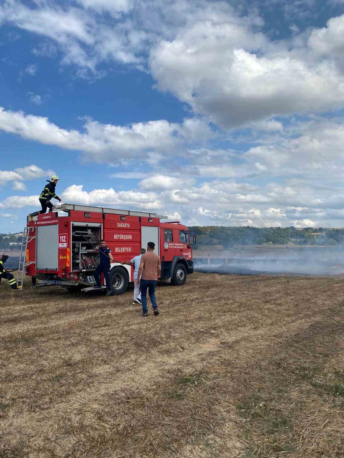 Anız yangınında 3 dönüm alan kül oldu