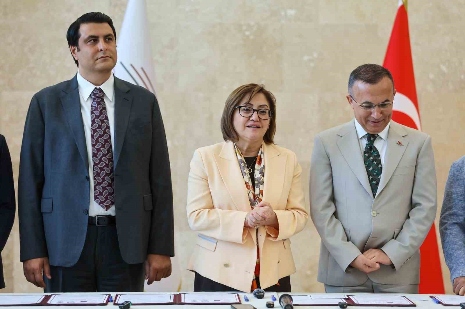 Sokak hayvanlarının t&uuml;m sorumluluğu artık Gaziantep B&uuml;y&uuml;kşehir&rsquo;de
