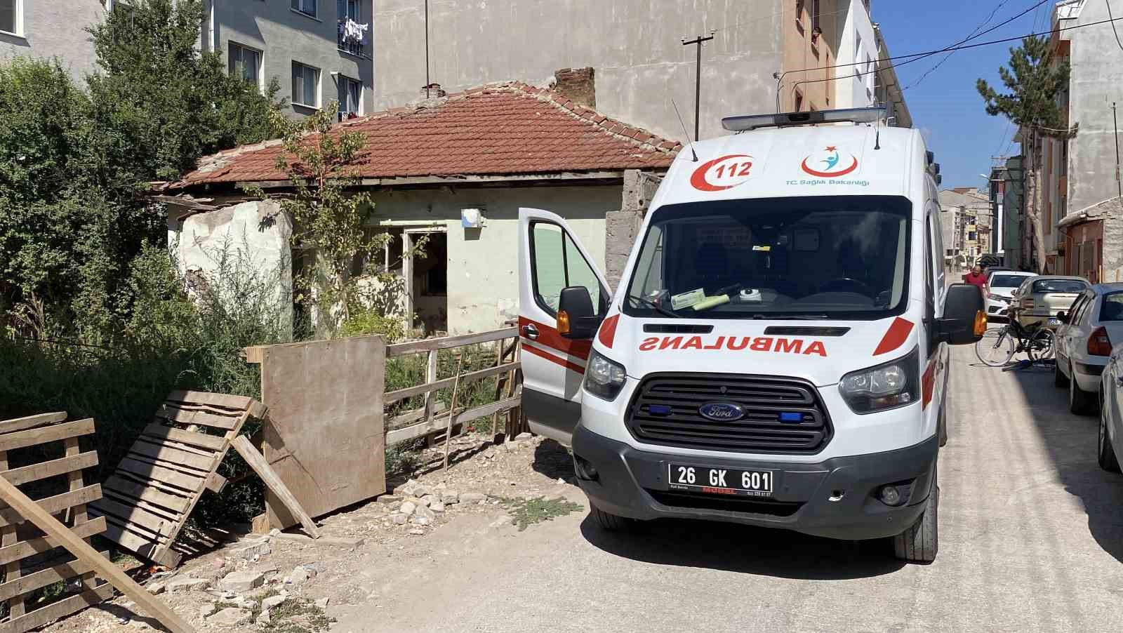Çocuklar metruk evde ceset buldu