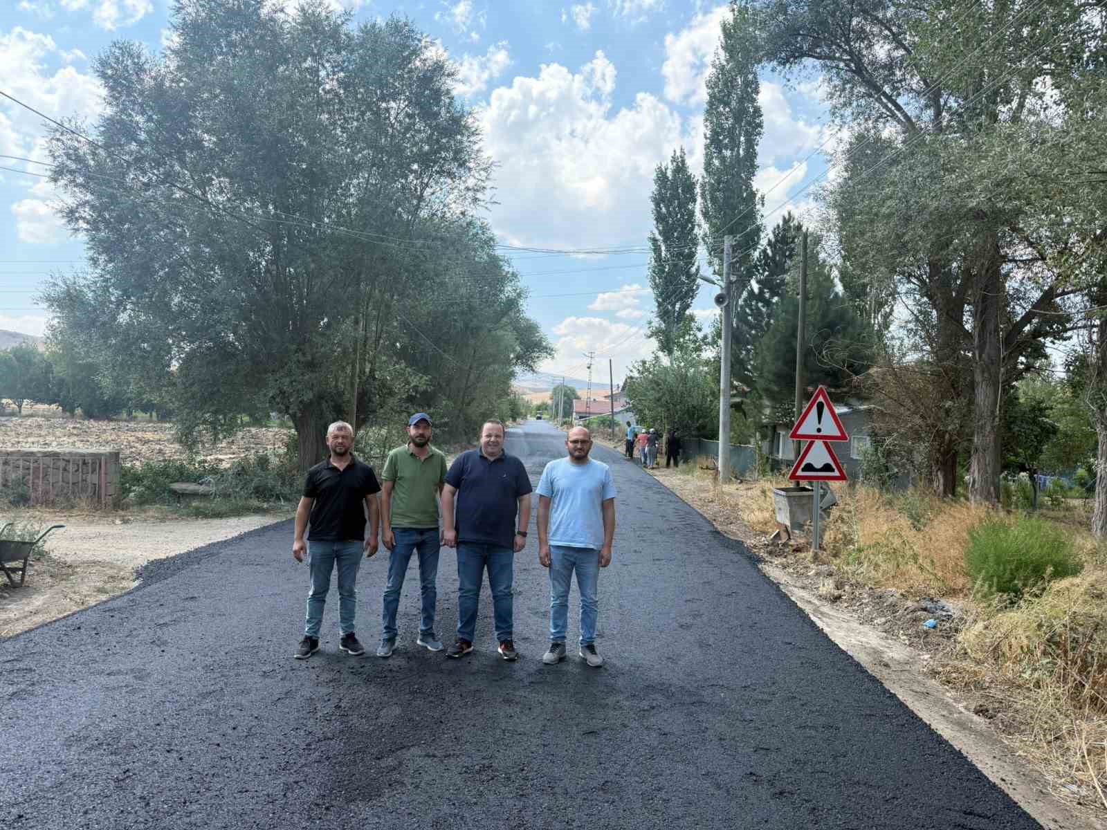 Şuhut’un Ortapınar Mahallesi’nde asfalt çalışmaları sona yaklaşıyor