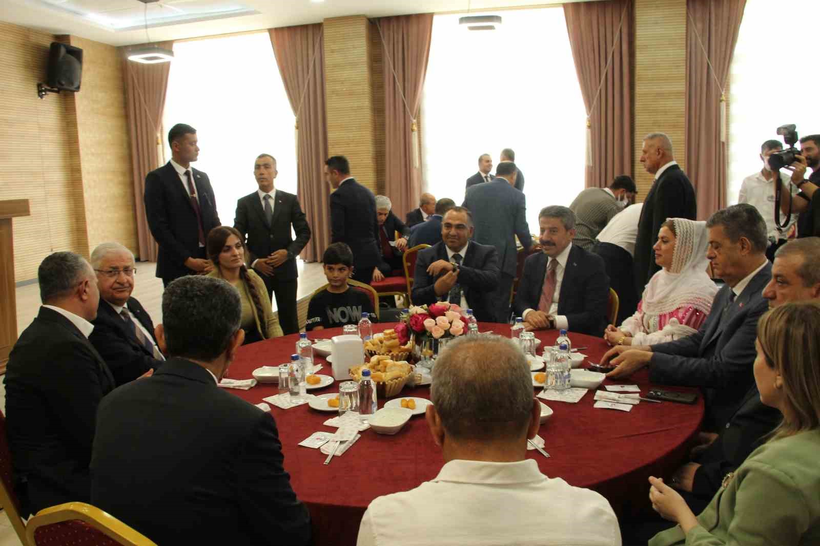 Bakan G&uuml;ler, "Şehir Buluşmaları" buluşmaları kapsamında Şırnak&rsquo;ta STK ve belediye başkanlarıyla bir araya geldi
