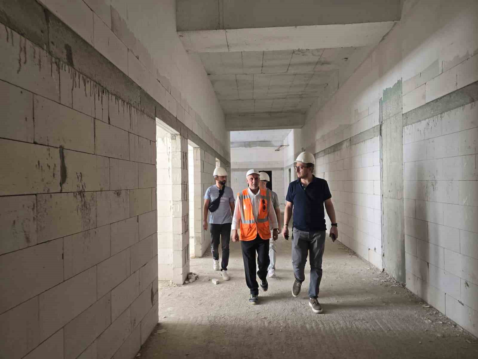 Siirt’te 400 yataklı yeni hastane inşaatı incelendi