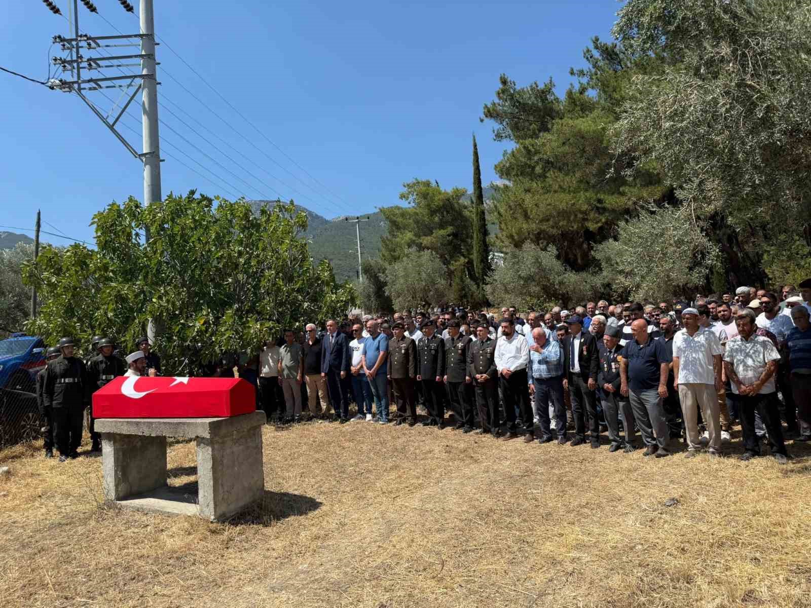 Kıbrıs Gazisi Mehmet Akif Aydemir son yolculuğuna uğurlandı
