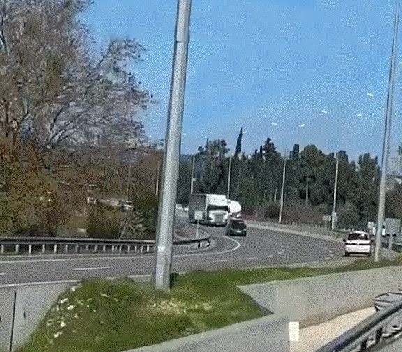 Ana yolda ters yönde ilerleyip drift atan sürücülere ceza yağdı