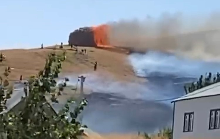 Y&uuml;ksekova&rsquo;da anız yangını: "4 bin bağ ot k&uuml;l oldu"
