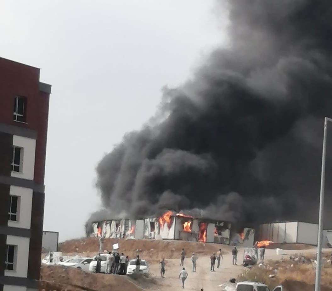 Osmaniye’de inşaat işçilerinin kaldığı konteynerde yangın