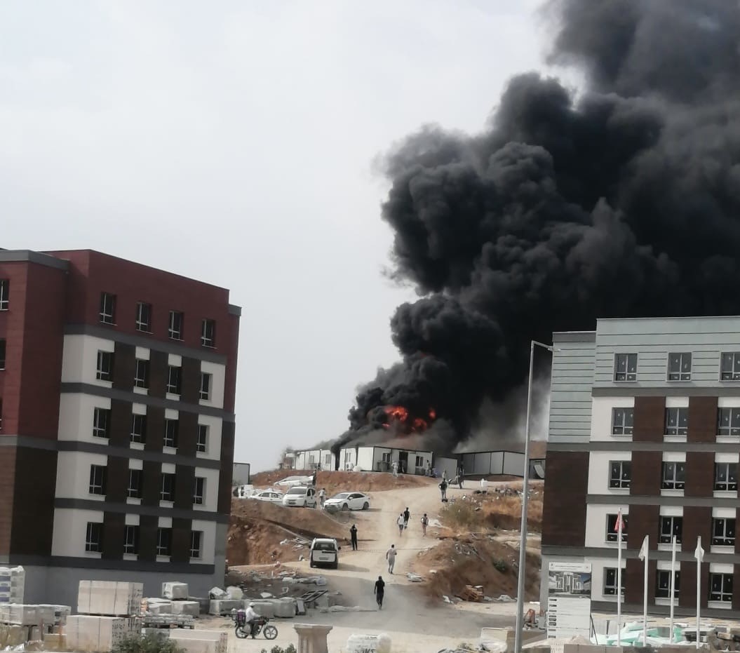 Osmaniye’de inşaat işçilerinin kaldığı konteynerde yangın
