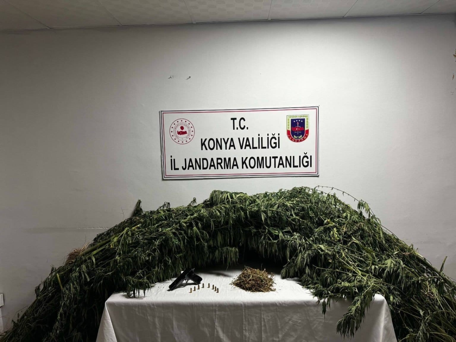 Konya&rsquo;da uyuşturucu tacirlerine operasyon
