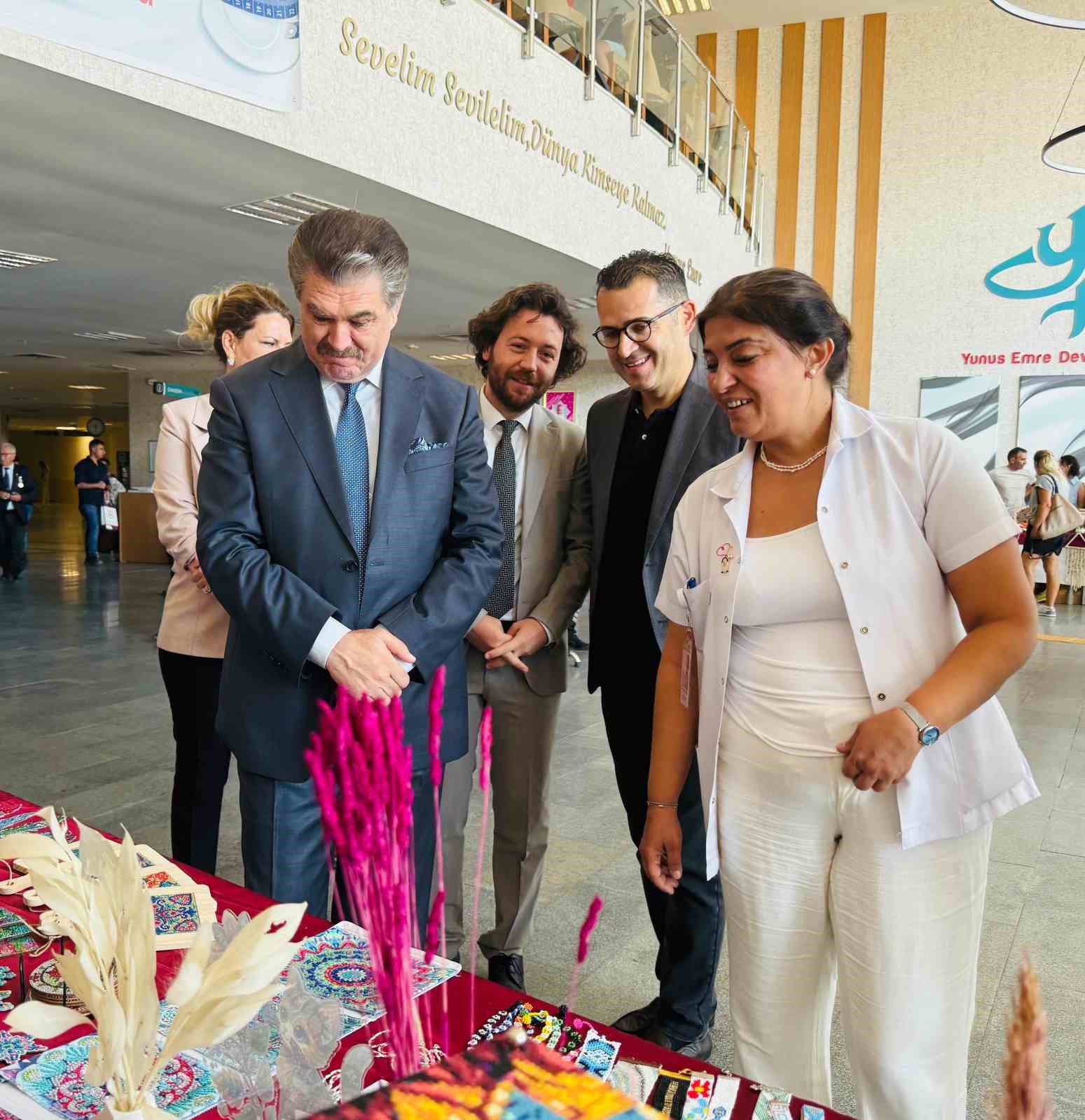 Yunus Emre Devlet Hastanesi&rsquo;nde &rsquo;Geleneksel El Sanatları Sergisi&rsquo; a&ccedil;ıldı
