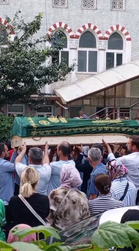 Kreş havuzunda fenalaşan Berra, gözyaşlarıyla toprağa verildi