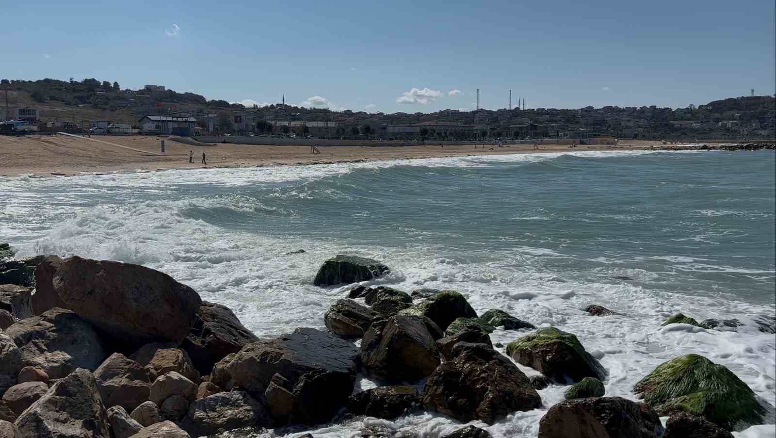 Arnavutk&ouml;y&rsquo;de denizde kaybolan şahsı arama &ccedil;alışmaları 5&rsquo;inci g&uuml;n&uuml;nde s&uuml;r&uuml;yor
