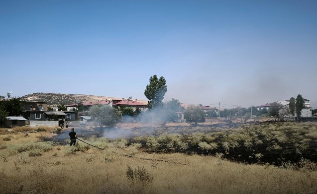 Güroymak’ta 10 hektarlık alan yandı