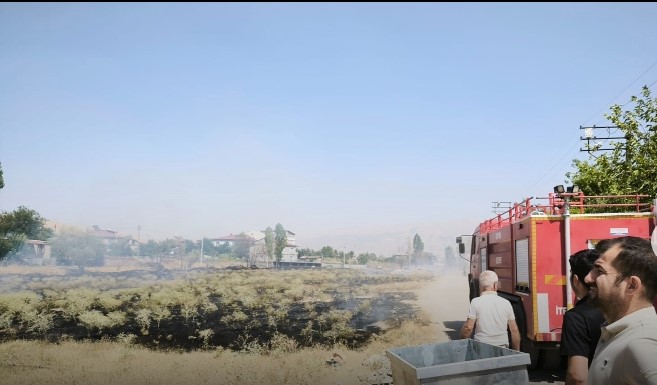G&uuml;roymak&rsquo;ta 10 hektarlık alan yandı
