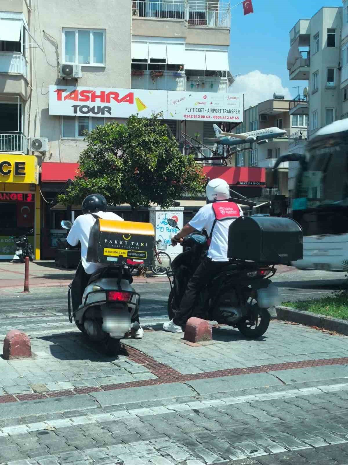 Alanya&rsquo;da yaya yolları ve kaldırım işgali yapan motosikletlere 136 bin TL ceza
