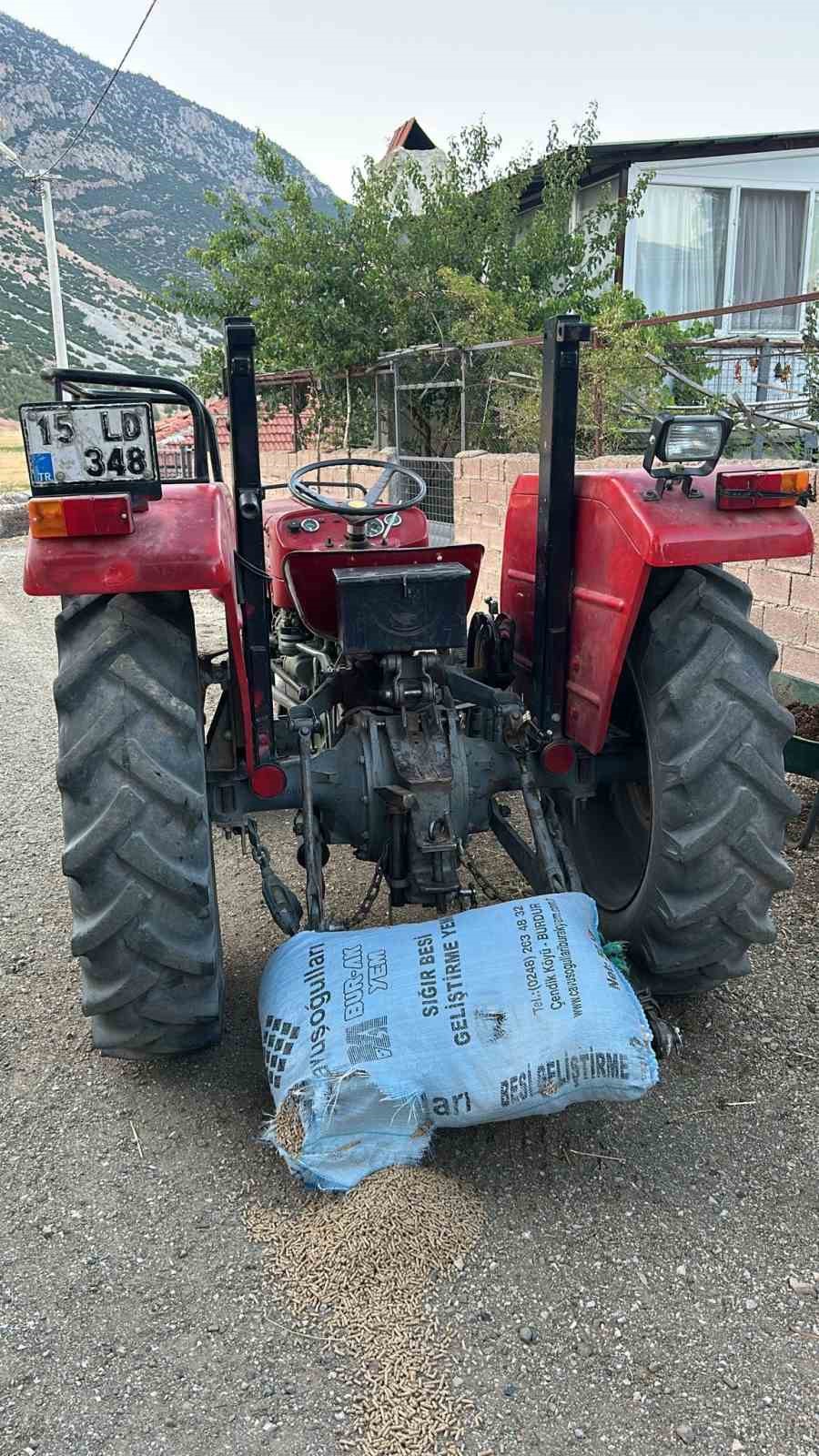 Burdur’da traktör geri kaydı altta kalan yaşlı kadın hayatını kaybetti