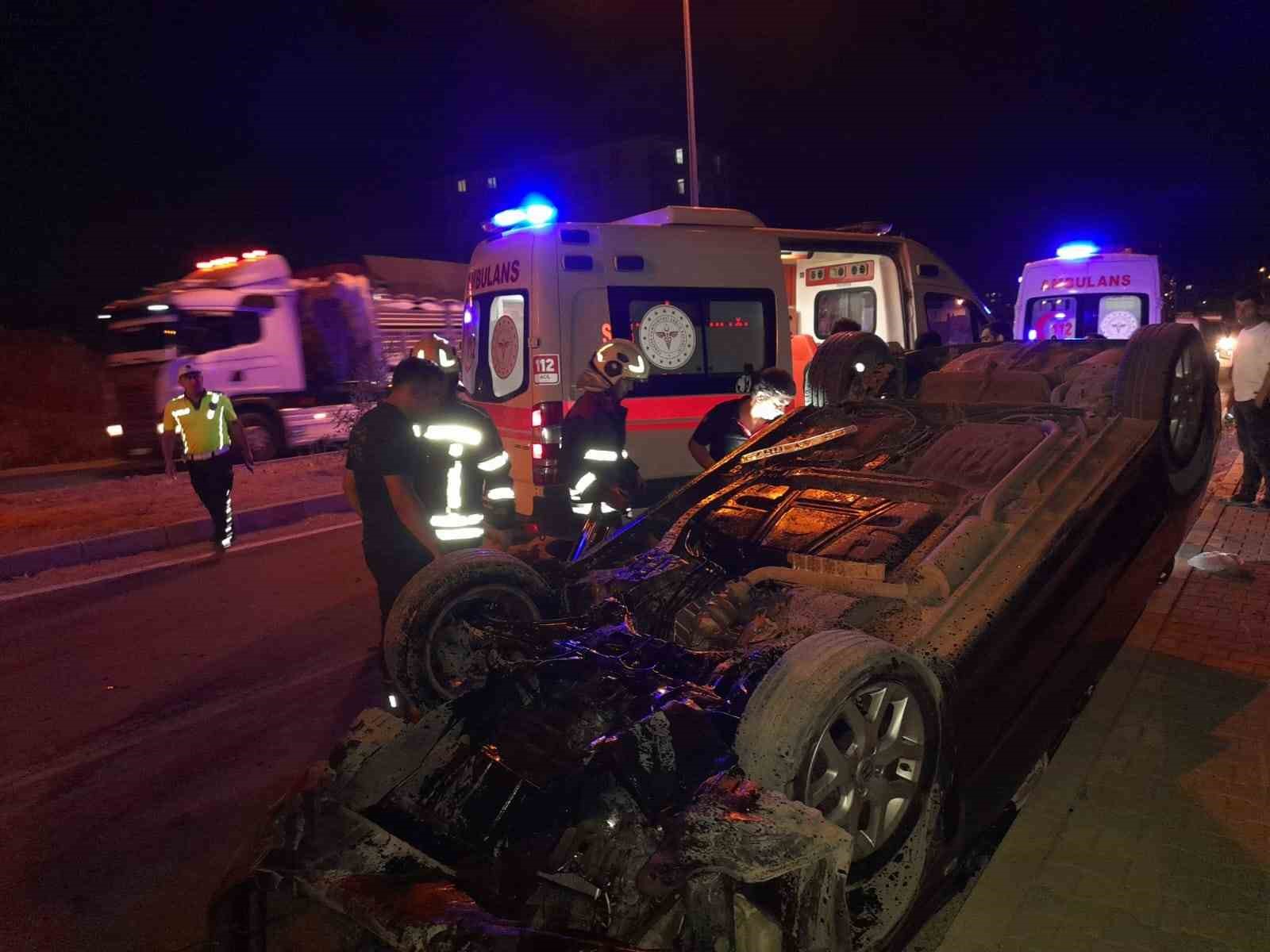 Kontrolden &ccedil;ıkan ara&ccedil; devrilip ters d&ouml;nd&uuml;: 1 yaralı
