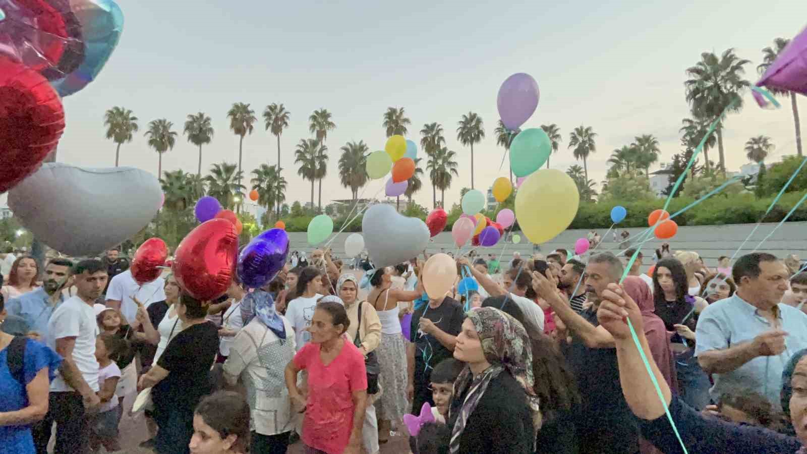 Babasının sosyal medya paylaşımı üzerine gökyüzü, Yağmur’un umut balonlarıyla rengarenk oldu