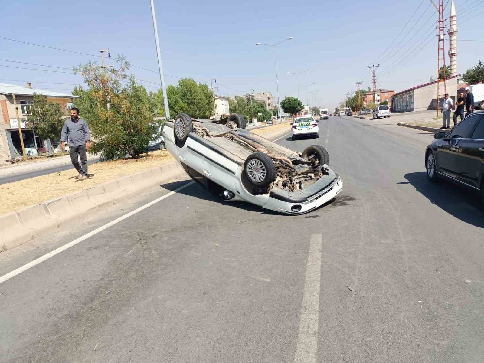 Patnos’ta takla atan araç sürücüsü ölümden döndü