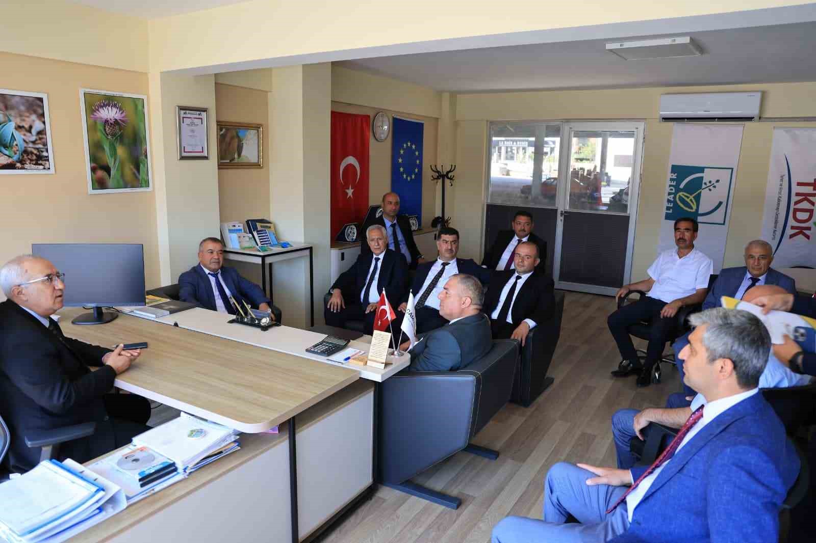 Azerbaycan heyeti Çameli’nin Sakin Şehir süreci hakkında bilgi aldı
