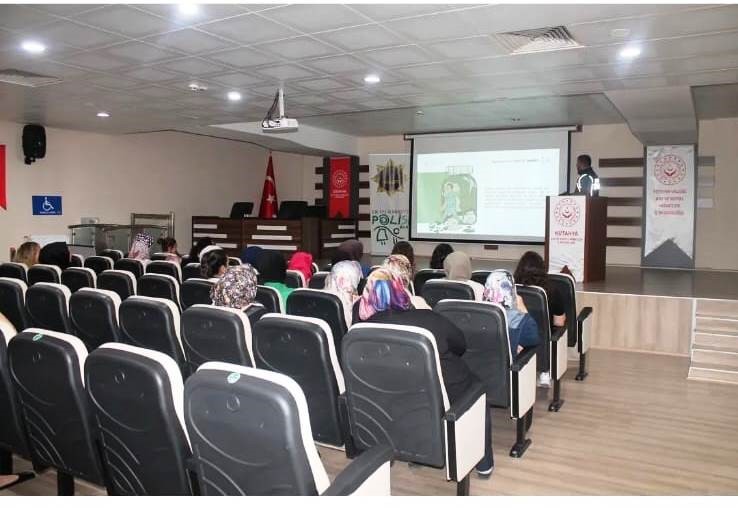 Kütahya’da "En İyi Narkotik Polisi Anne" konulu eğitim