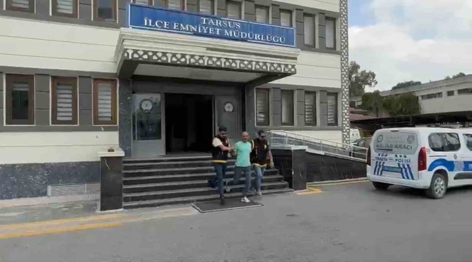 Uyuşturucudan 30 yıla yakın ceza alan şahıs kovalamacayla yakalandı