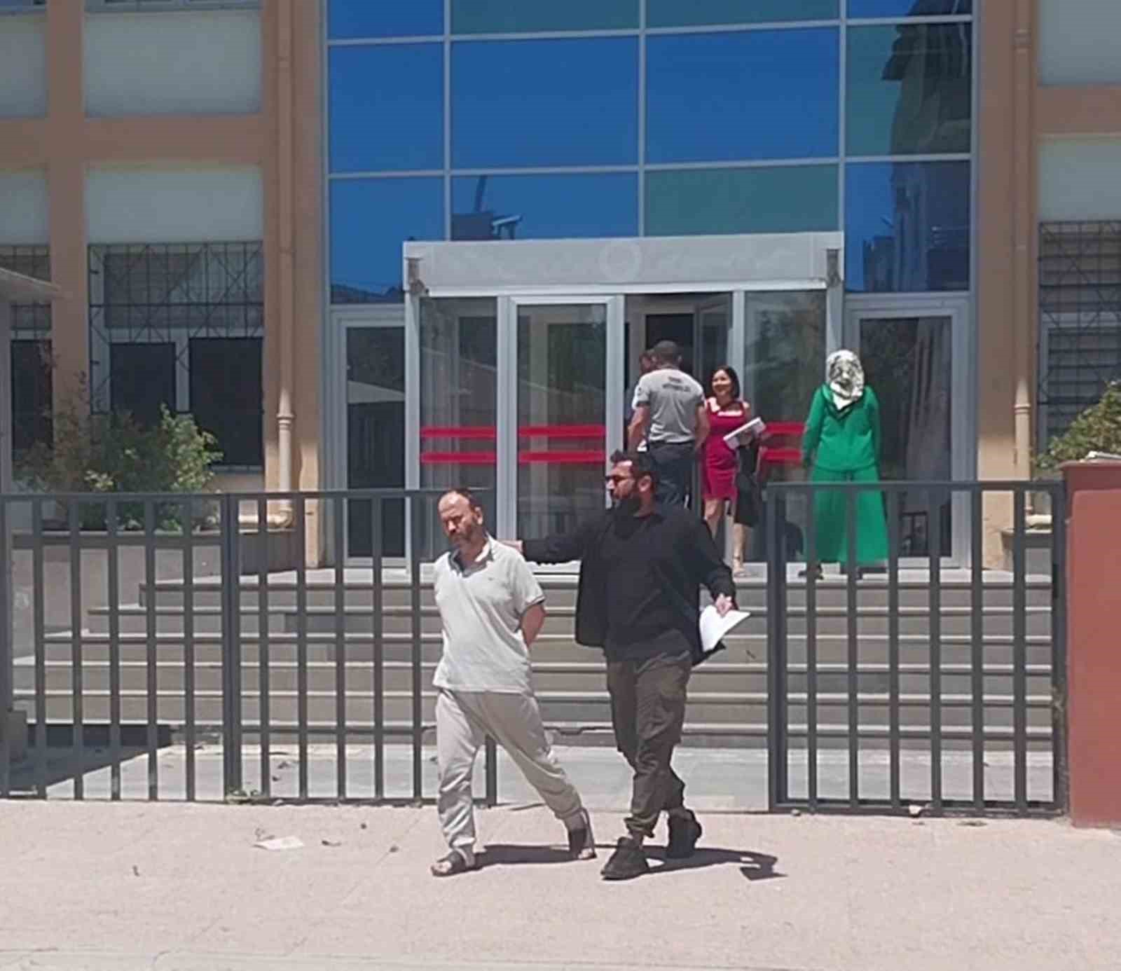 Annesini katleden şahıs, bir ay olmadan cezaevinde öldü