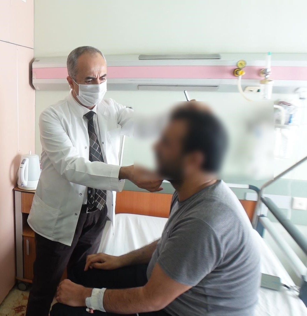 N&ouml;roloji Uzmanı Prof. Dr. Demir: "MS, gen&ccedil; erişkinleri en &ccedil;ok da 3-4 kat daha fazla olmak &uuml;zere kadınları etkileyen bir hastalık"
