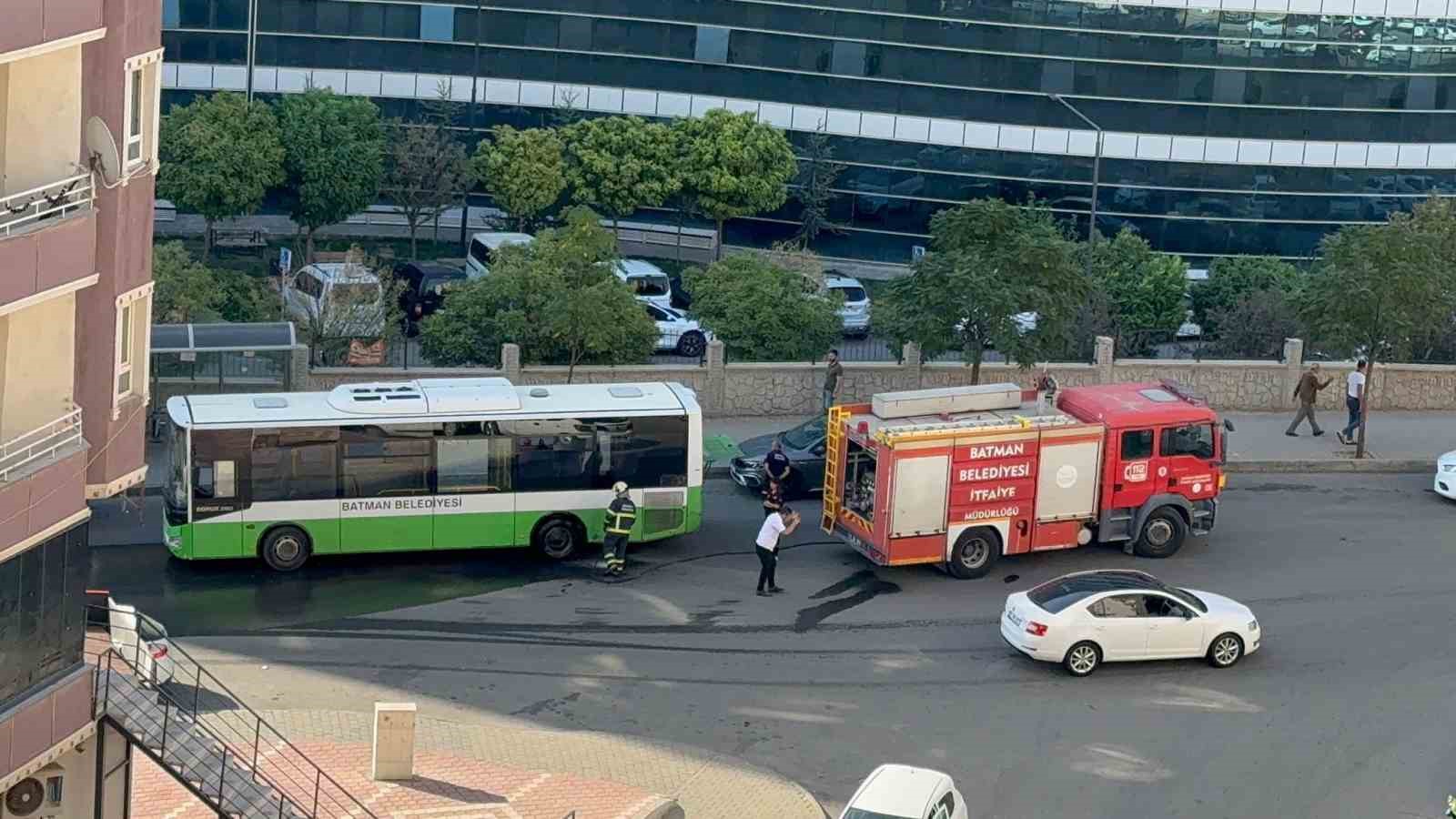 Batman’da seyir halindeki belediye otobüsünde yangın paniği