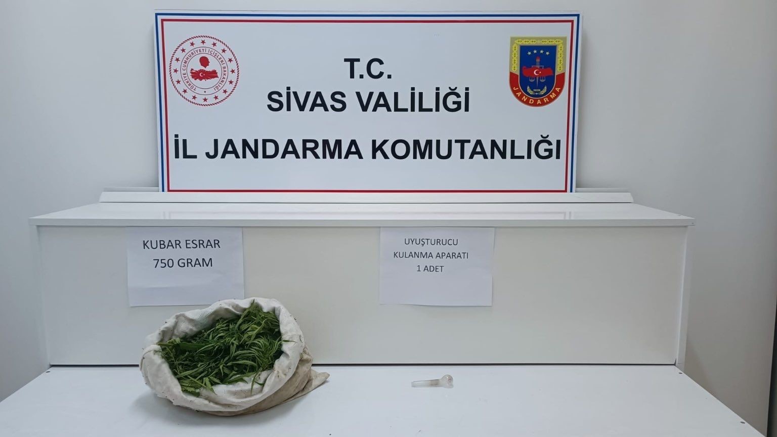 Sivas&rsquo;ın 2 il&ccedil;esinde uyuşturucu operasyonu: 1 kişi tutuklandı
