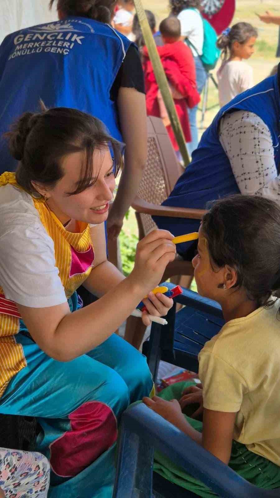 Mevsimlik işçilerin çocukları unutulmaz bir gün yaşadı