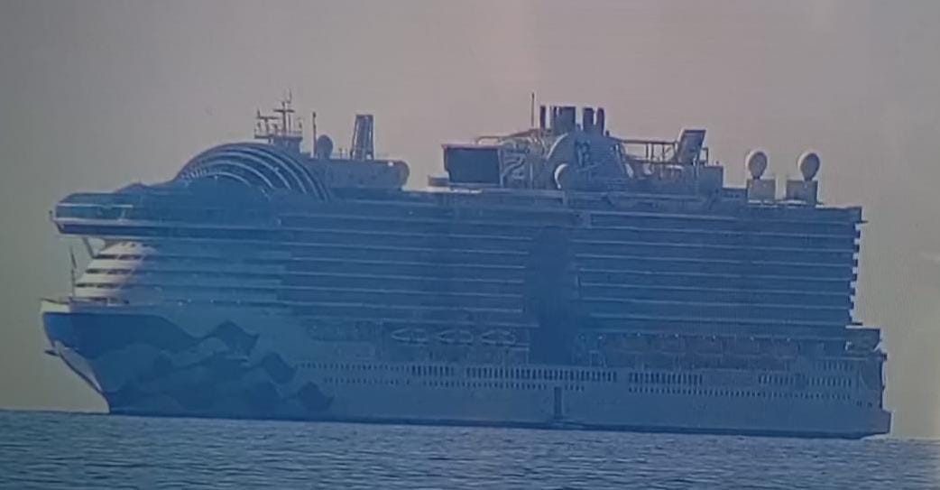 Dev yolcu gemisinden düşen Kenyalı aranıyor