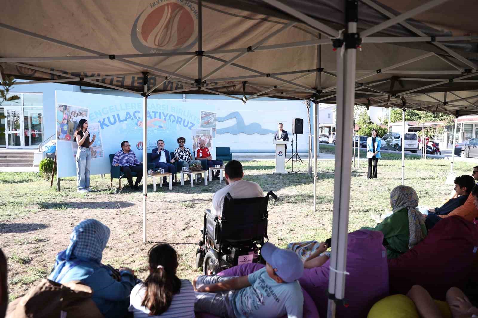 Milli yüzücü Hamit Demir, başarı hikayesini Sincan’da paylaştı
