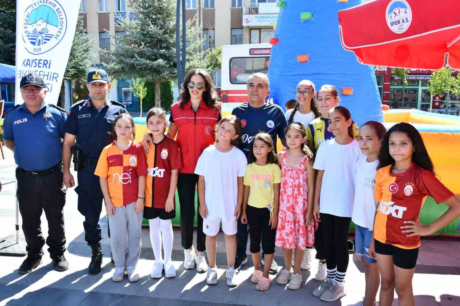 Tomarza’da "Bağımlılıkla Mücadele Yürüyüşü" düzenlendi