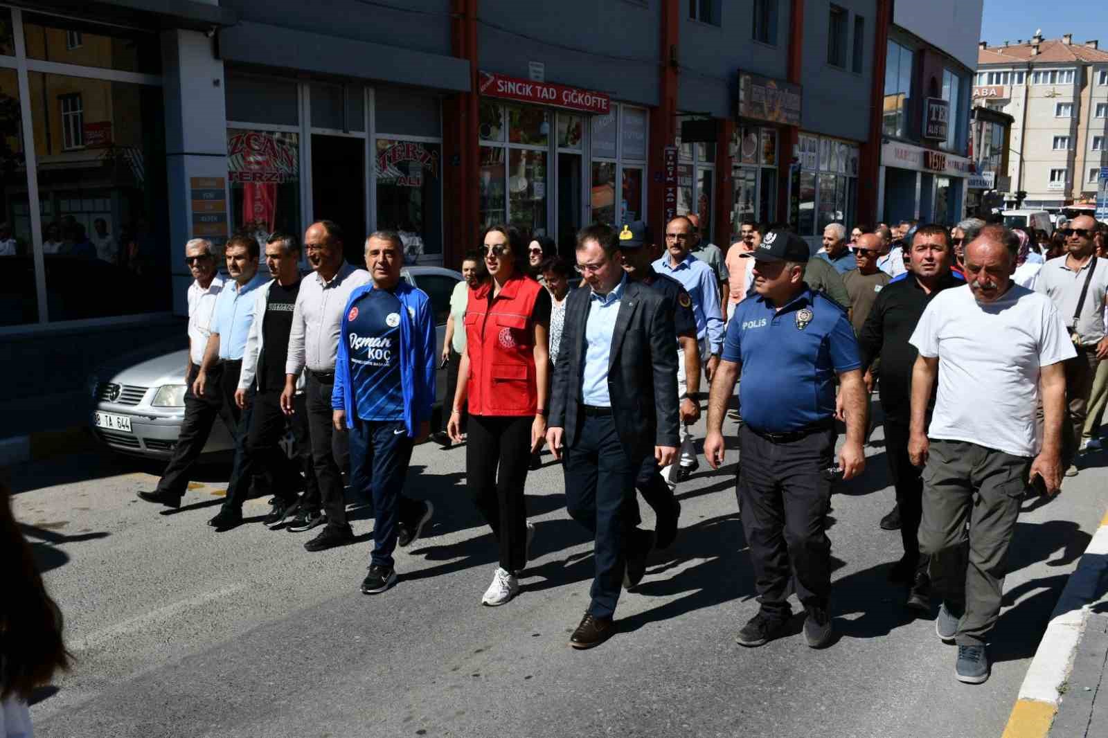 Tomarza’da "Bağımlılıkla Mücadele Yürüyüşü" düzenlendi