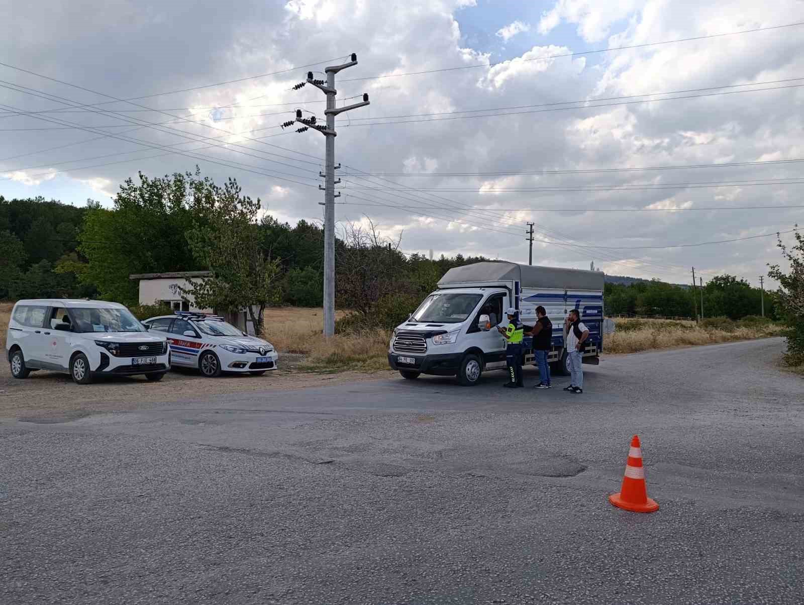 Uşak&rsquo;ta hayvan sağlığı i&ccedil;in yol denetimleri s&uuml;r&uuml;yor
