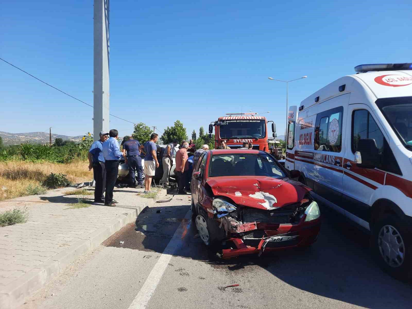 Balıkesir’de önde giden otomobile arkadan gelen araç çarptı: 1 yaralı