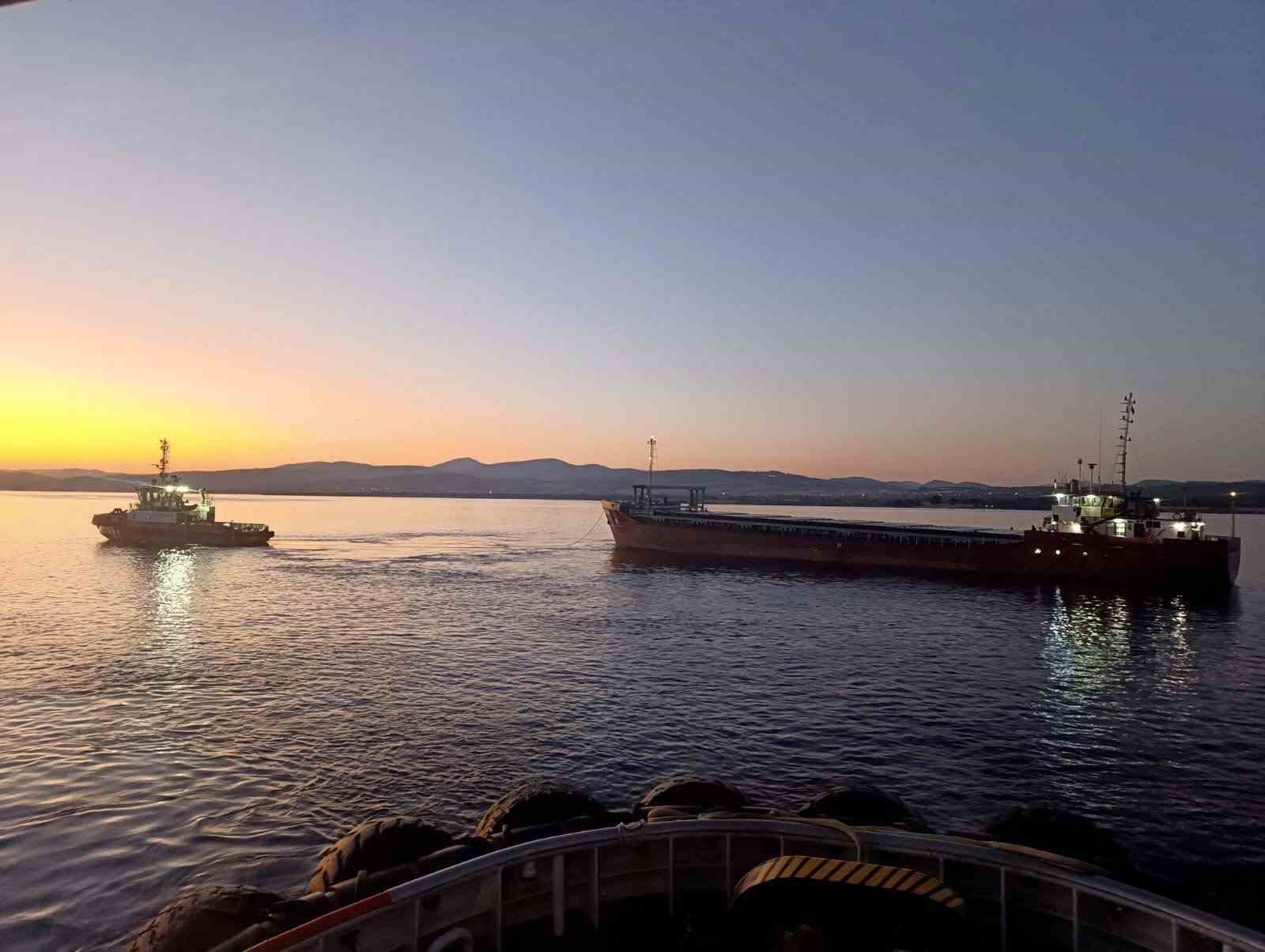Çanakkale Boğazı’ndan geçen genel kargo gemisi makine arızası yaptı