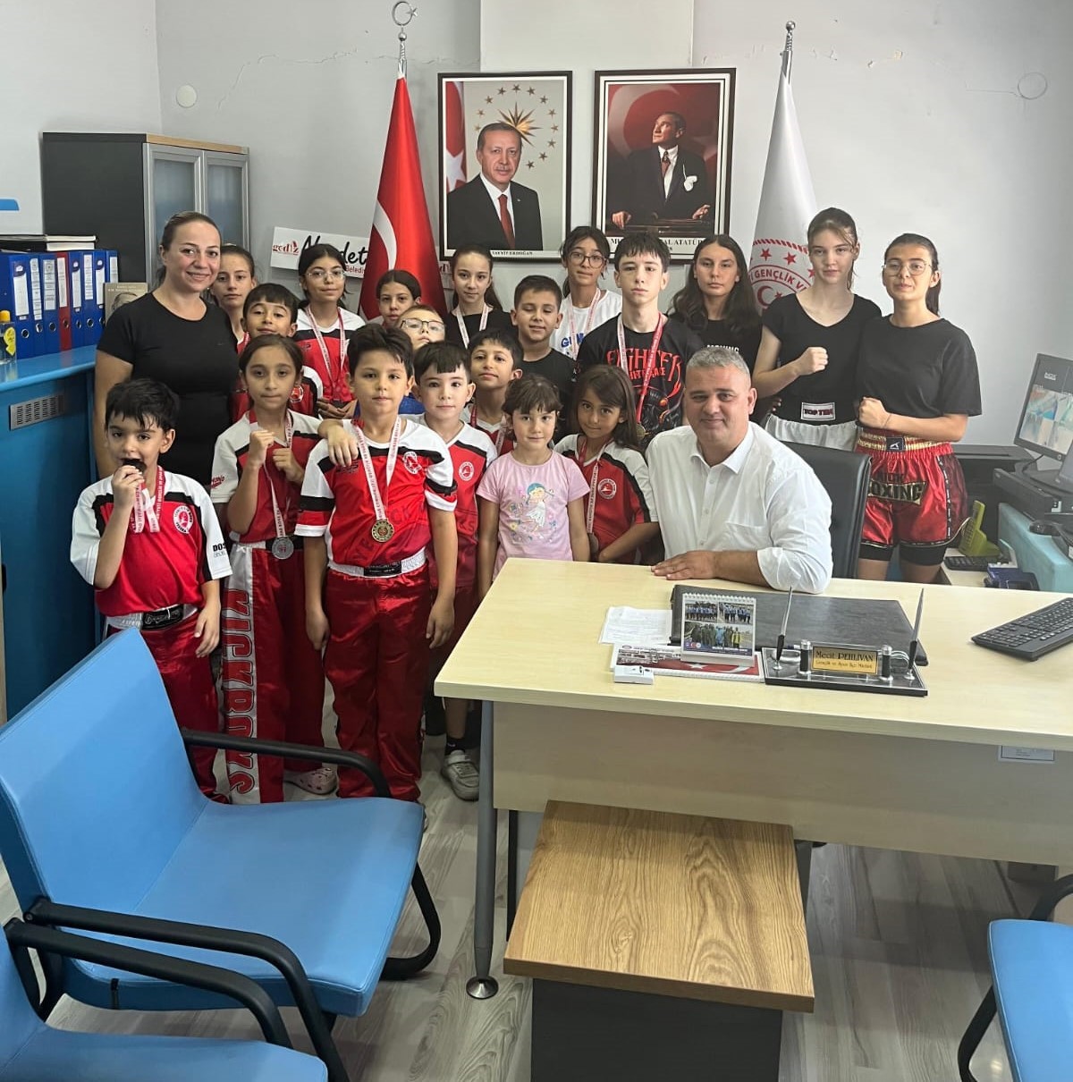 Gedizli kick boks&ccedil;ular Zafer Kupasından 12 madalyayla d&ouml;nd&uuml;
