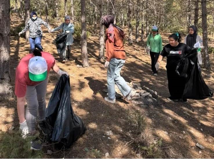 K&uuml;tahya&rsquo;da engellilerin katılımı ile &ccedil;&ouml;p toplama etkinliği
