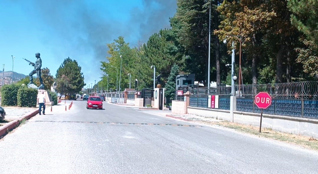 Kütahya Hava Er Eğitim Tugay Komutanlığı’nda çıkan yangın söndürüldü