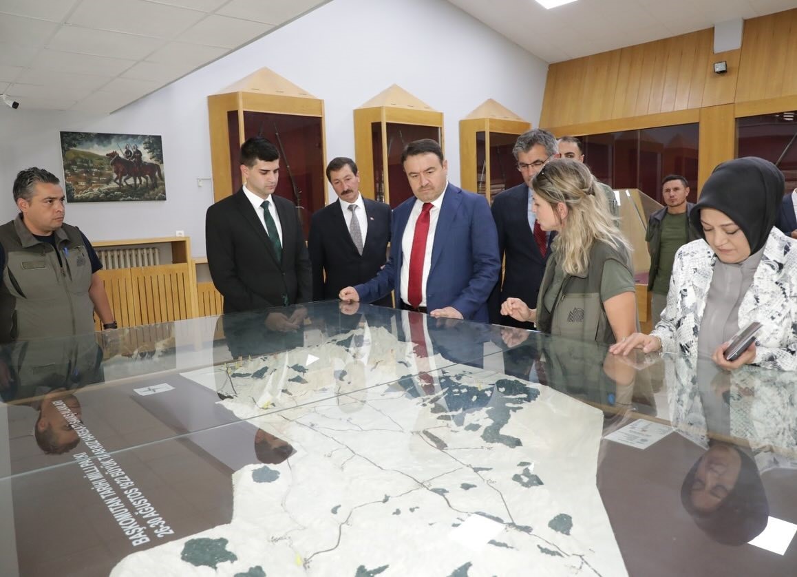 Kütahya Valisi Işın, Dumlupınar Kurtuluş Savaşı Müzesi ve Atatürk Karargâh Evi’ni ziyaret etti