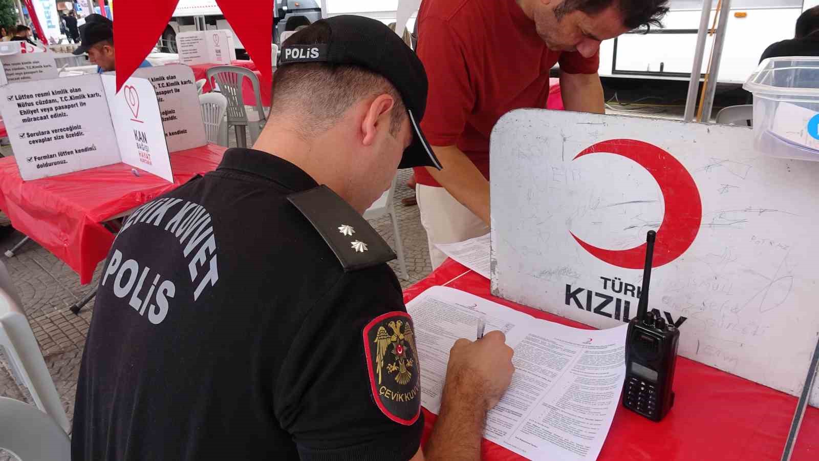 T&uuml;rk polisinden kan bağışı kampanyasına destek
