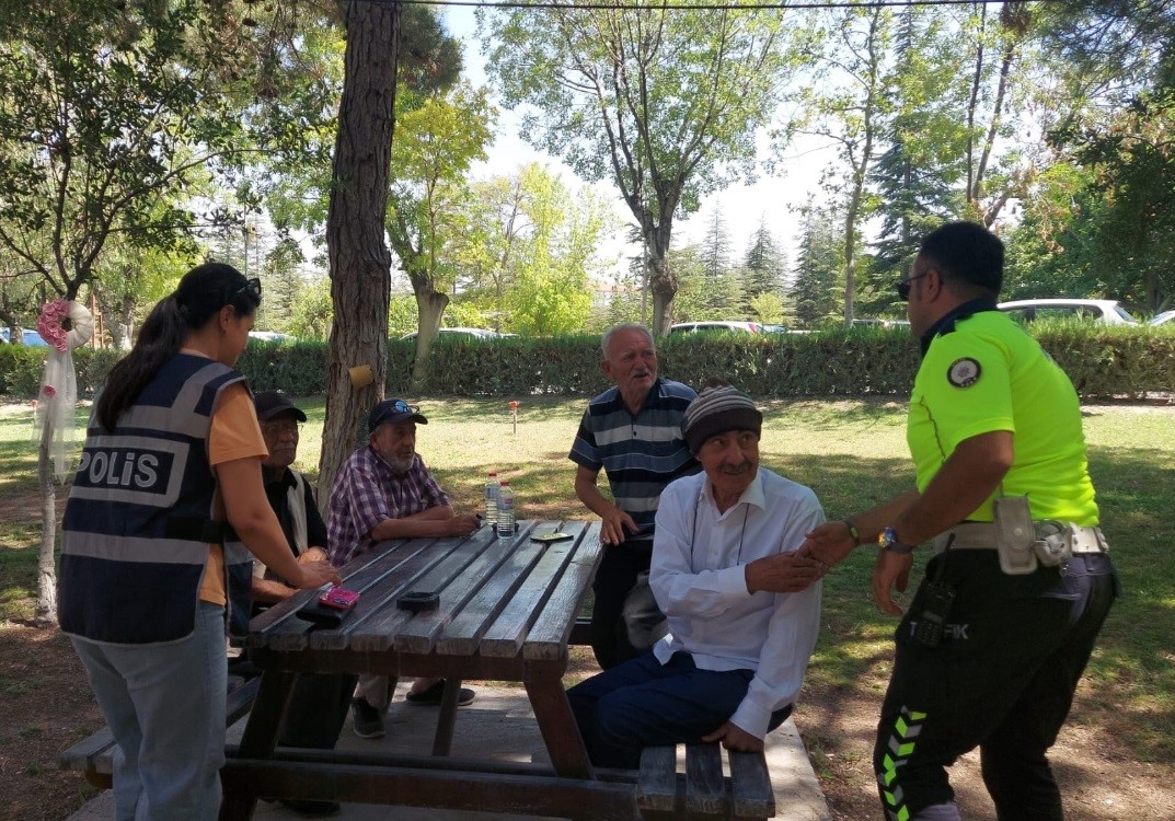 Huzurevi sakinlerine dolandırıcılığa karşı bilgilendirme