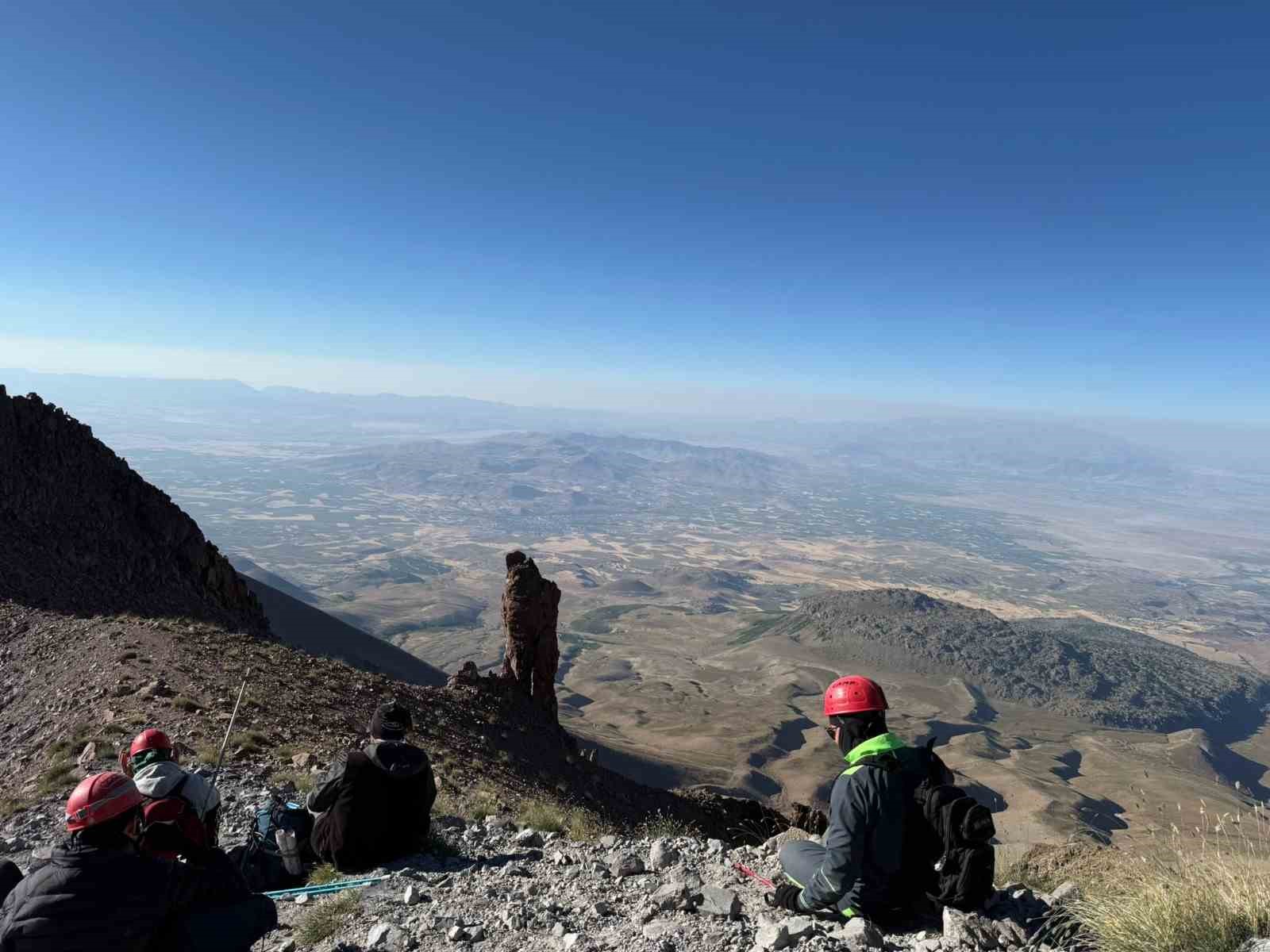 Erciyes’in 3 bin 917 rakımında muhteşem görüntüler
