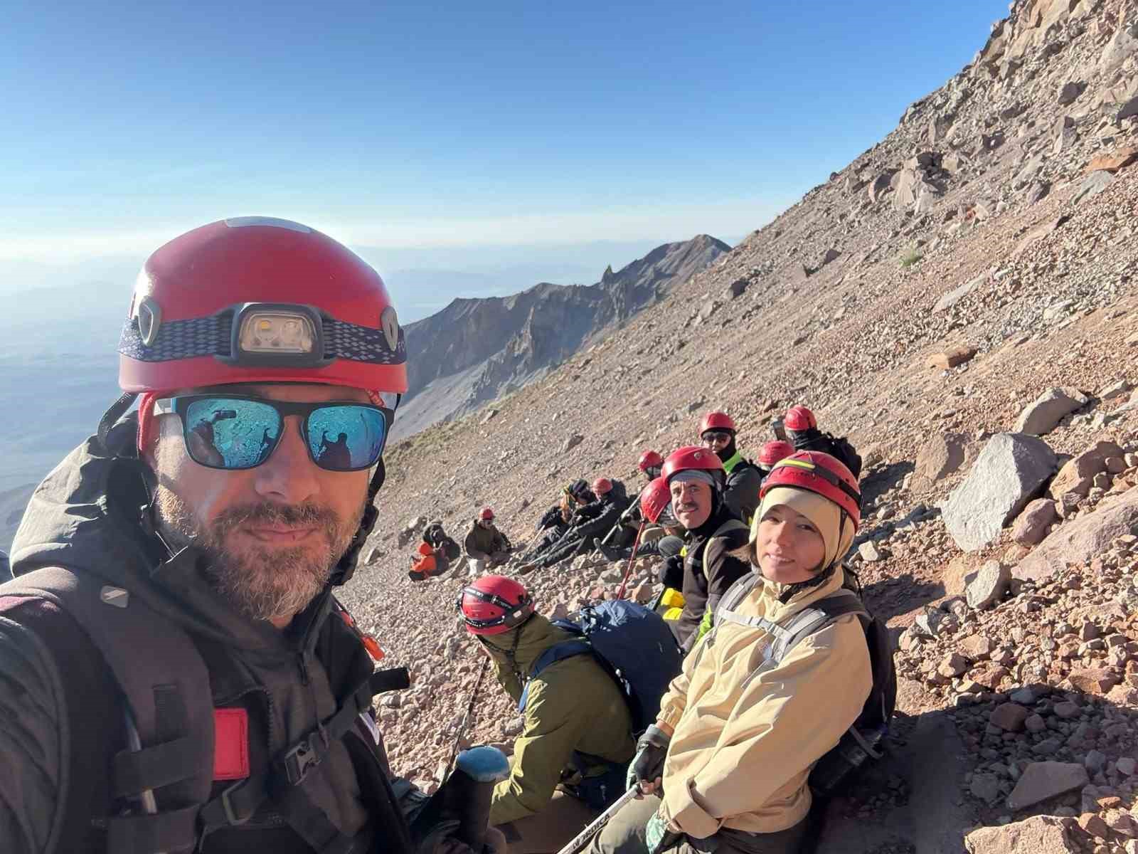 Erciyes&rsquo;in 3 bin 917 rakımında muhteşem g&ouml;r&uuml;nt&uuml;ler
