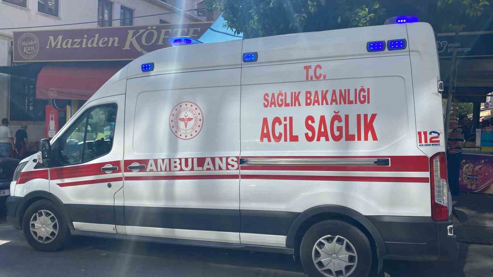 Kardeşlerin birbirini kanlar i&ccedil;erisinde bırakan kavgası: 2 yaralı
